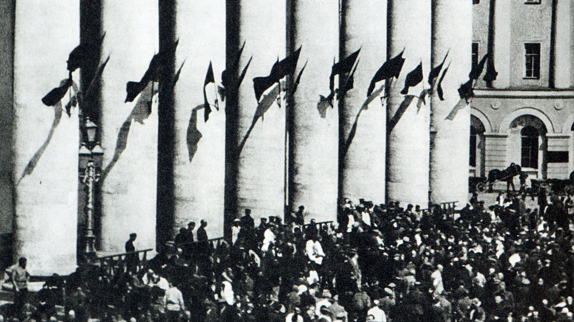 30. Dezember 1922: Beim Ersten Allrussischen Sowjetkongress im Moskauer Bolschoi-Theater verabschiedeten 2.200 Delegierte die Gründungserklärung der UdSSR
