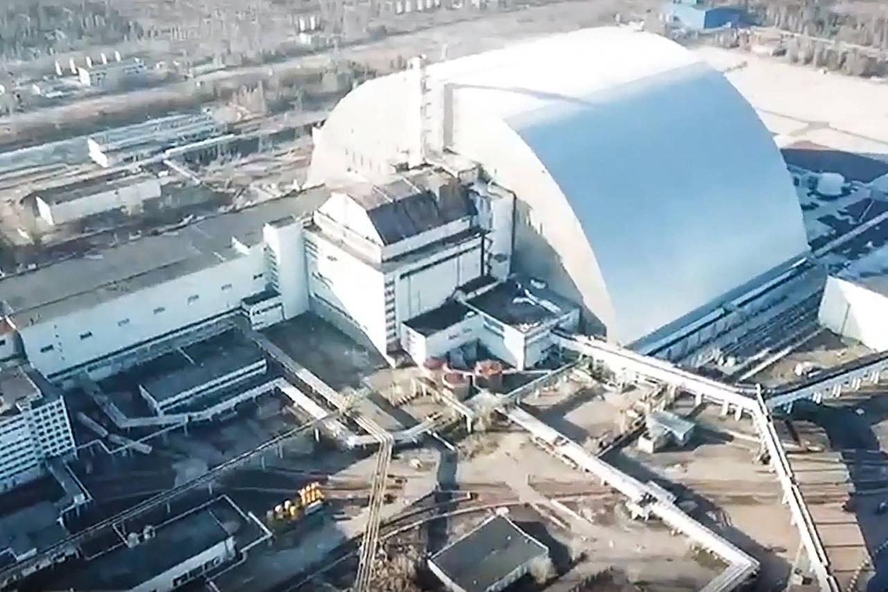 Eine Luftaufnahme aus dem Februar 2022 von der Schutzhülle am ehemaligen Atomkraftwert in Tschernobyl. Eine Luftaufnahme aus dem Februar 2022 von der Schutzhülle am ehemaligen Atomkraftwert in Tschernobyl.