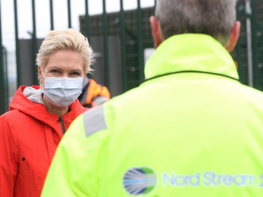 Die Ministerpräsidentin des Landes Mecklenburg Vorpommern Manuela Schwesig besucht die Anlandestation für die Ostsee-Pipeline Nord Stream 2