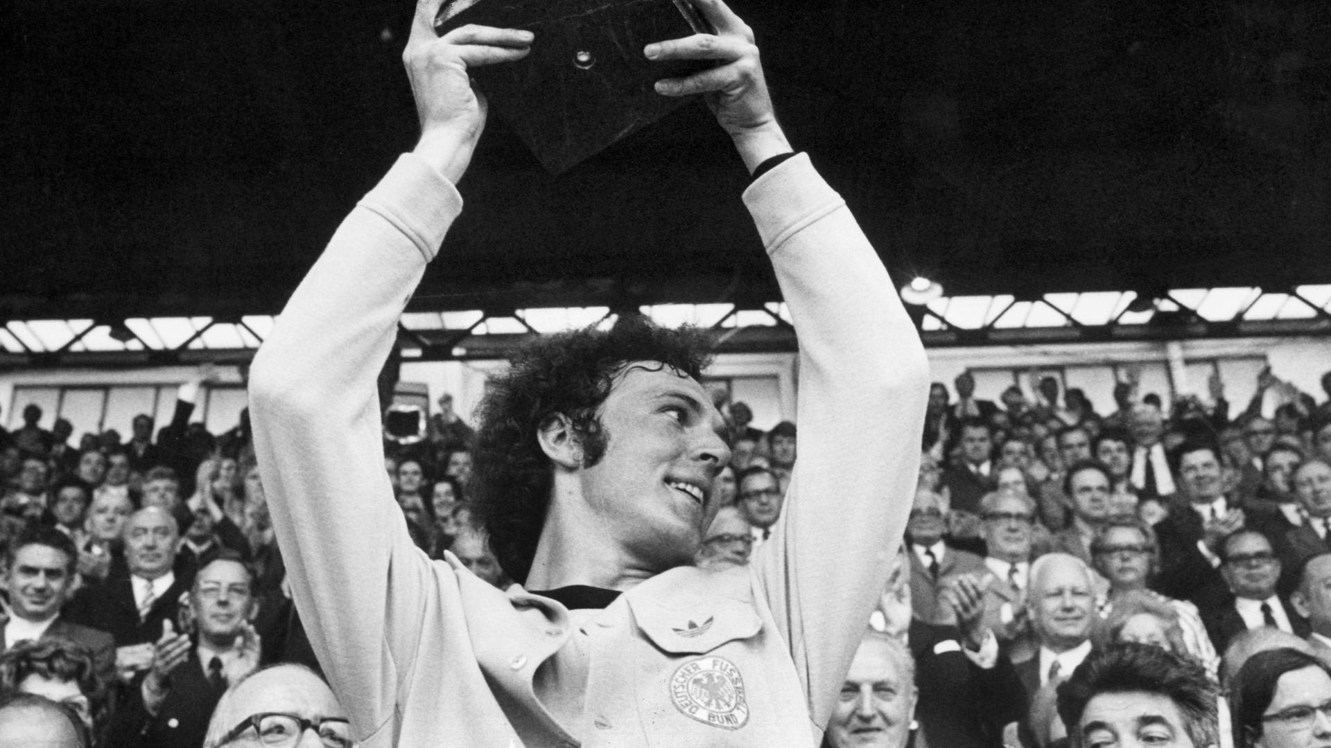 Biopic über Franz Beckenbauer - Der Kaiser Und Die Krise Des Fußballs ...