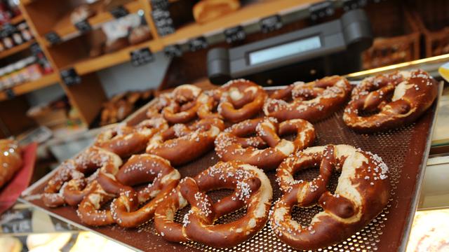 Brezeln auf einem Backblech Brezeln auf einem Backblech