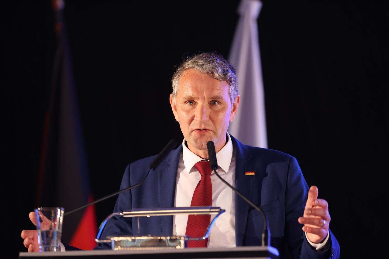 Björn Höcke, Vorsitzender der AfD in Thüringen, hält beim Landesparteitag der AfD im Mai 2022 eine Rede. Björn Höcke, Vorsitzender der AfD in Thüringen, hält beim Landesparteitag der AfD im Mai 2022 eine Rede.