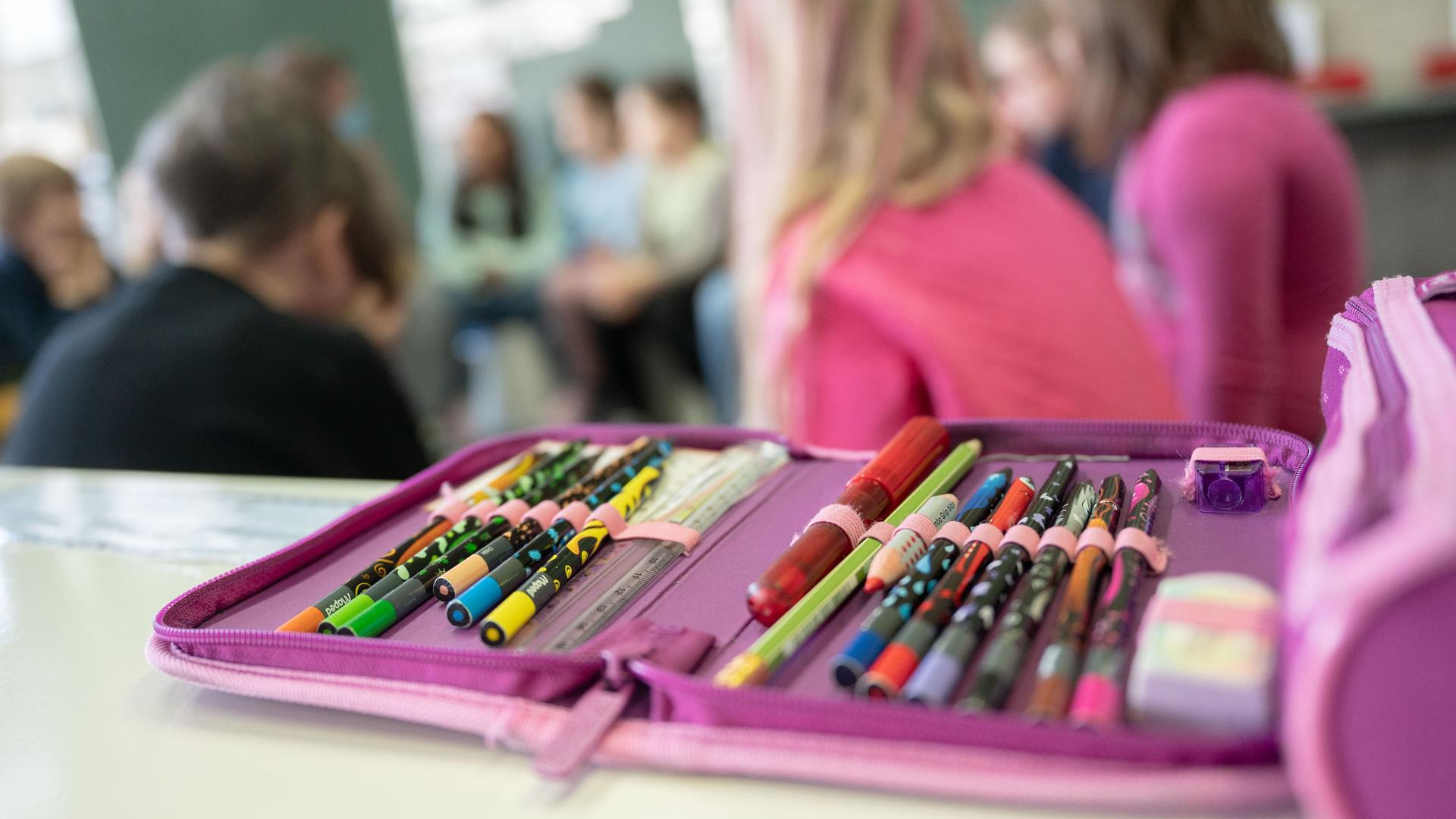 Das neue Infektionsschutzgesetz sieht eine Option zum Maskentragen vor, allerdings nicht an Grundschulen Das neue Infektionsschutzgesetz sieht eine Option zum Maskentragen vor, allerdings nicht an Grundschulen