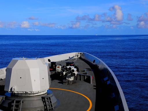 Ein chinesisches Kriegsschiff während einer Militärübung im Meer nahe Taiwan