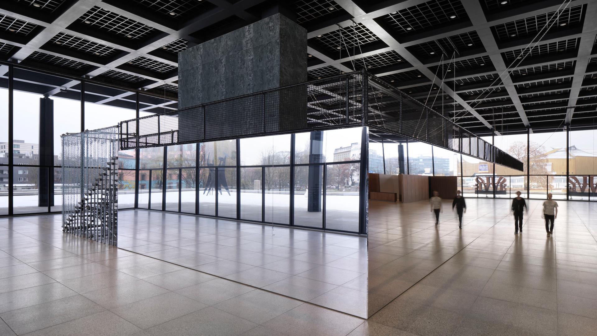 Blick in die Ausstellung "I do you" von Monica Bonvicini in der Neuen Nationalgalerie. Blick in die Ausstellung "I do you" von Monica Bonvicini in der Neuen Nationalgalerie.
