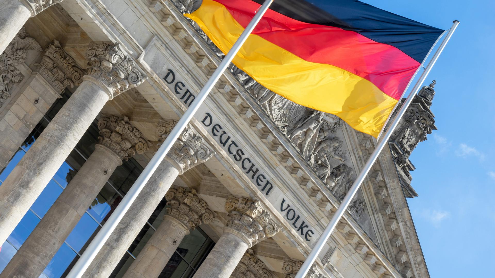 Westansicht des Reichstagsgebäudes in Berlin Westansicht des Reichstagsgebäudes in Berlin
