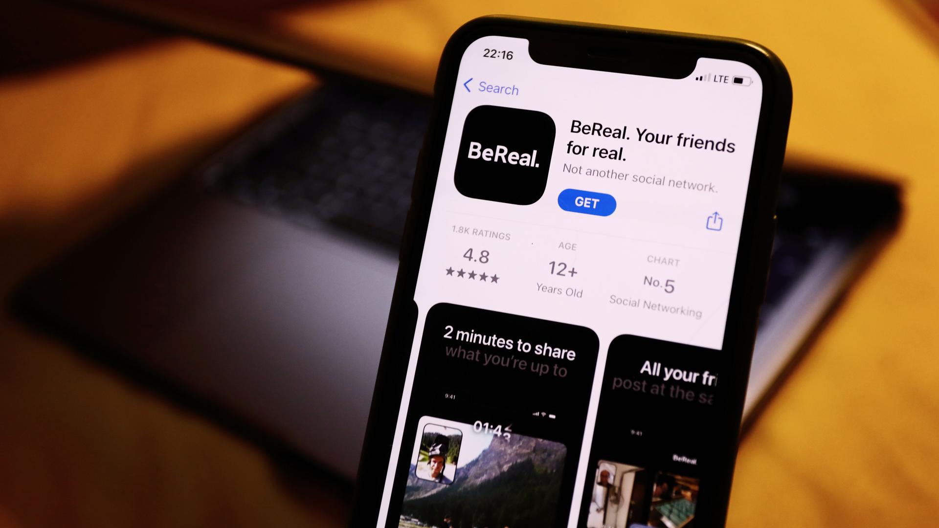 Die App "BeReal" auf dem Display eines Smartphones. Die App "BeReal" auf dem Display eines Smartphones.