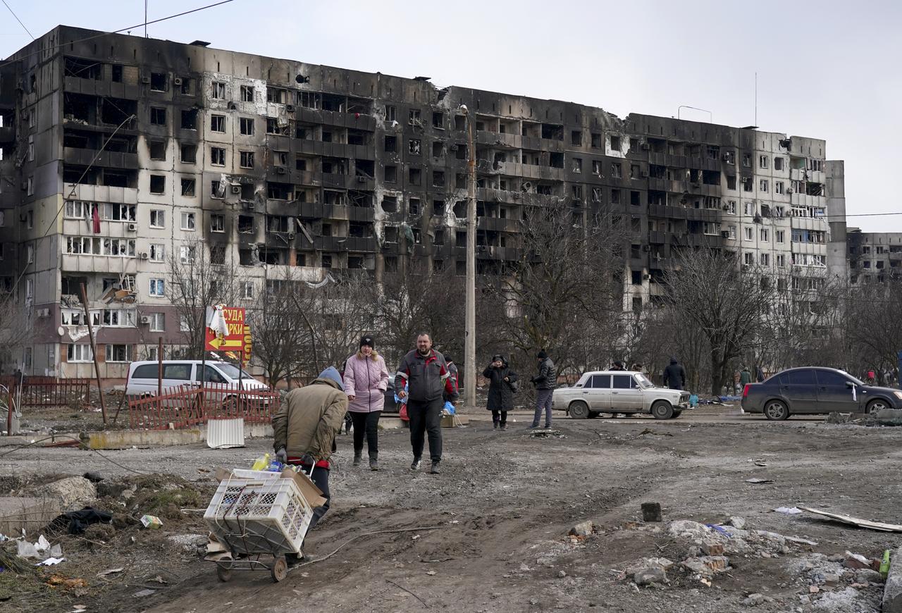 Ein ausgebrannter Häuserblock in der ukrainischen Stadt Mariupol Ein ausgebrannter Häuserblock in der ukrainischen Stadt Mariupol