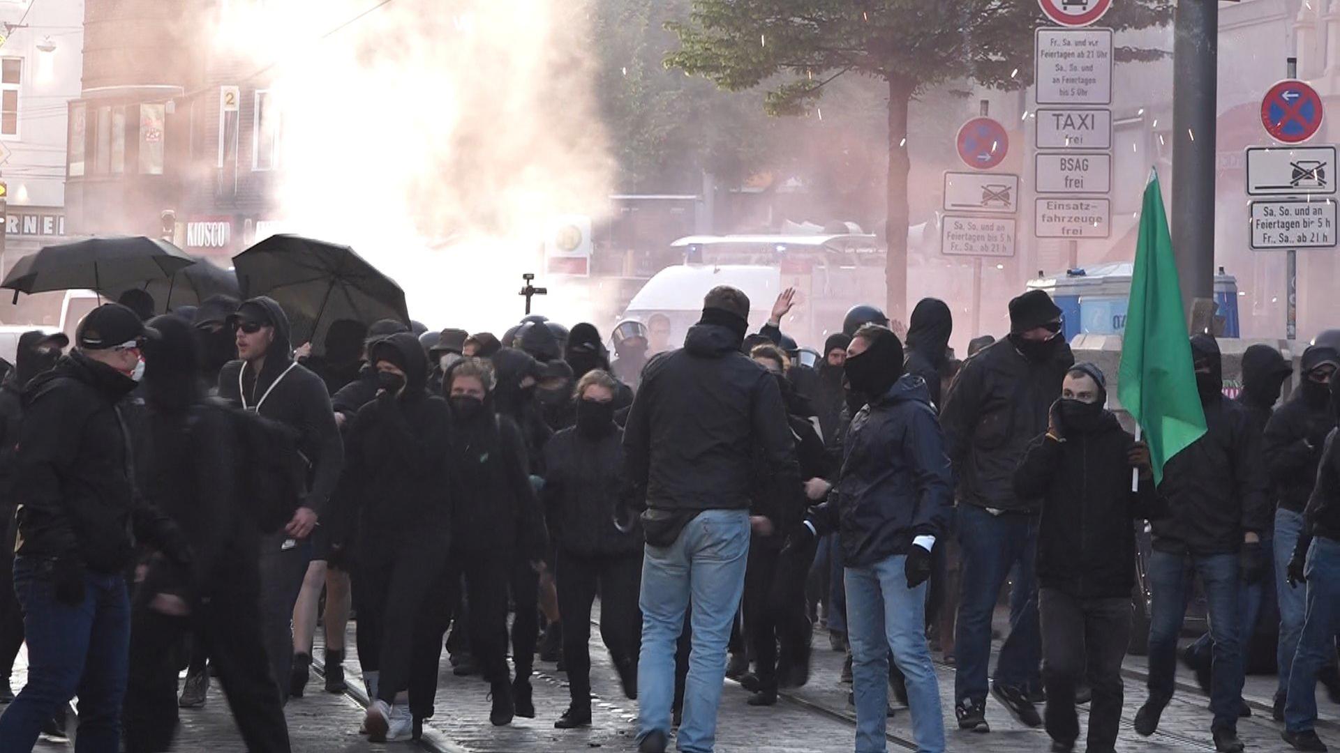 Nach Linksextremismus-Prozess - Vermummte Greifen Bremer Polizei An