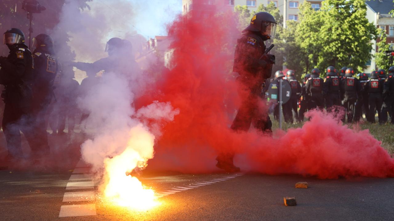 "Tag X" - Zusammenstöße zwischen Polizei und Demonstranten in Leipzig