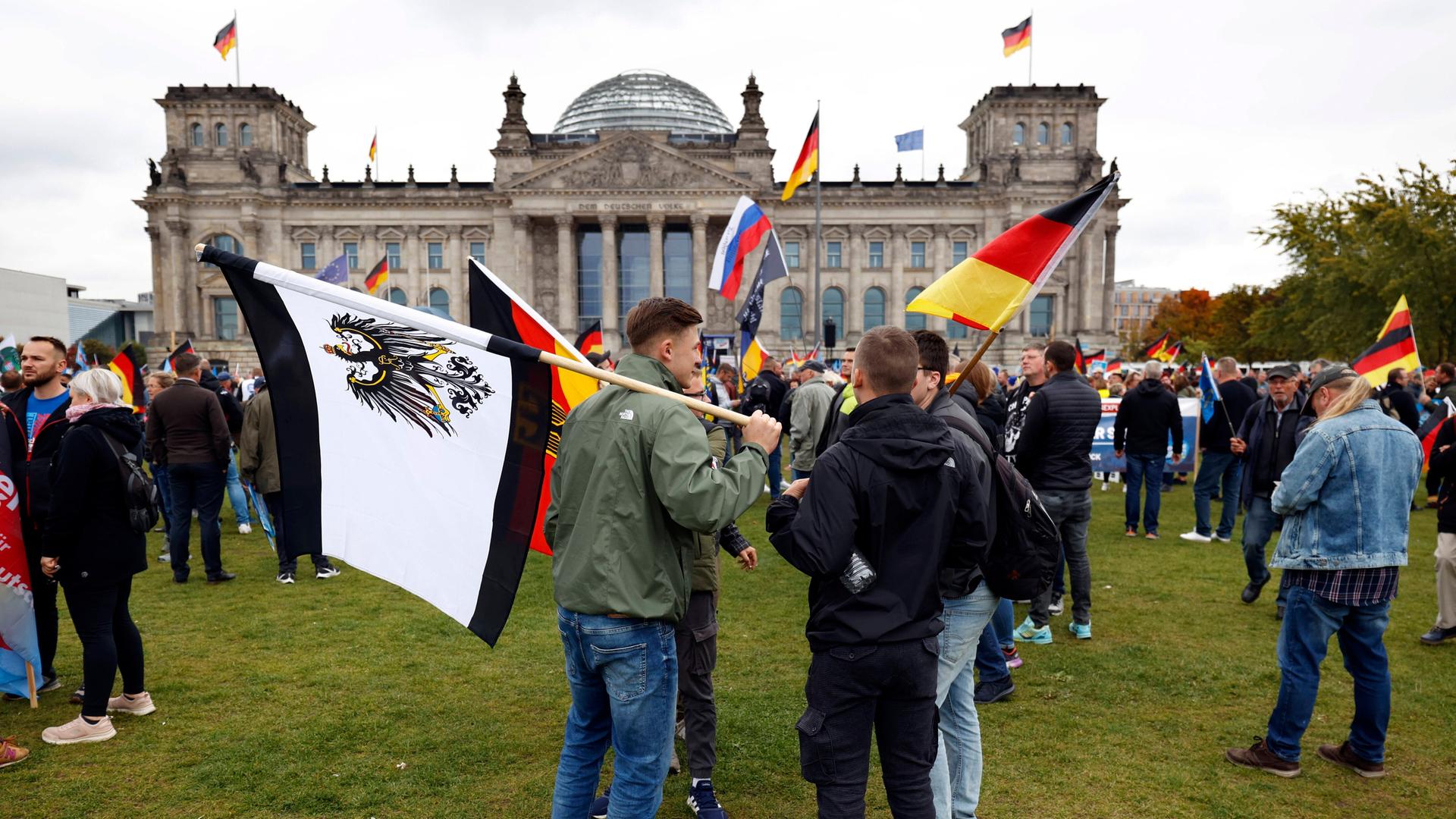 Anhänger der AfD demonstrieren gegen die Regierungspolitik in der Energiekrise Anhänger der AfD demonstrieren gegen die Regierungspolitik in der Energiekrise