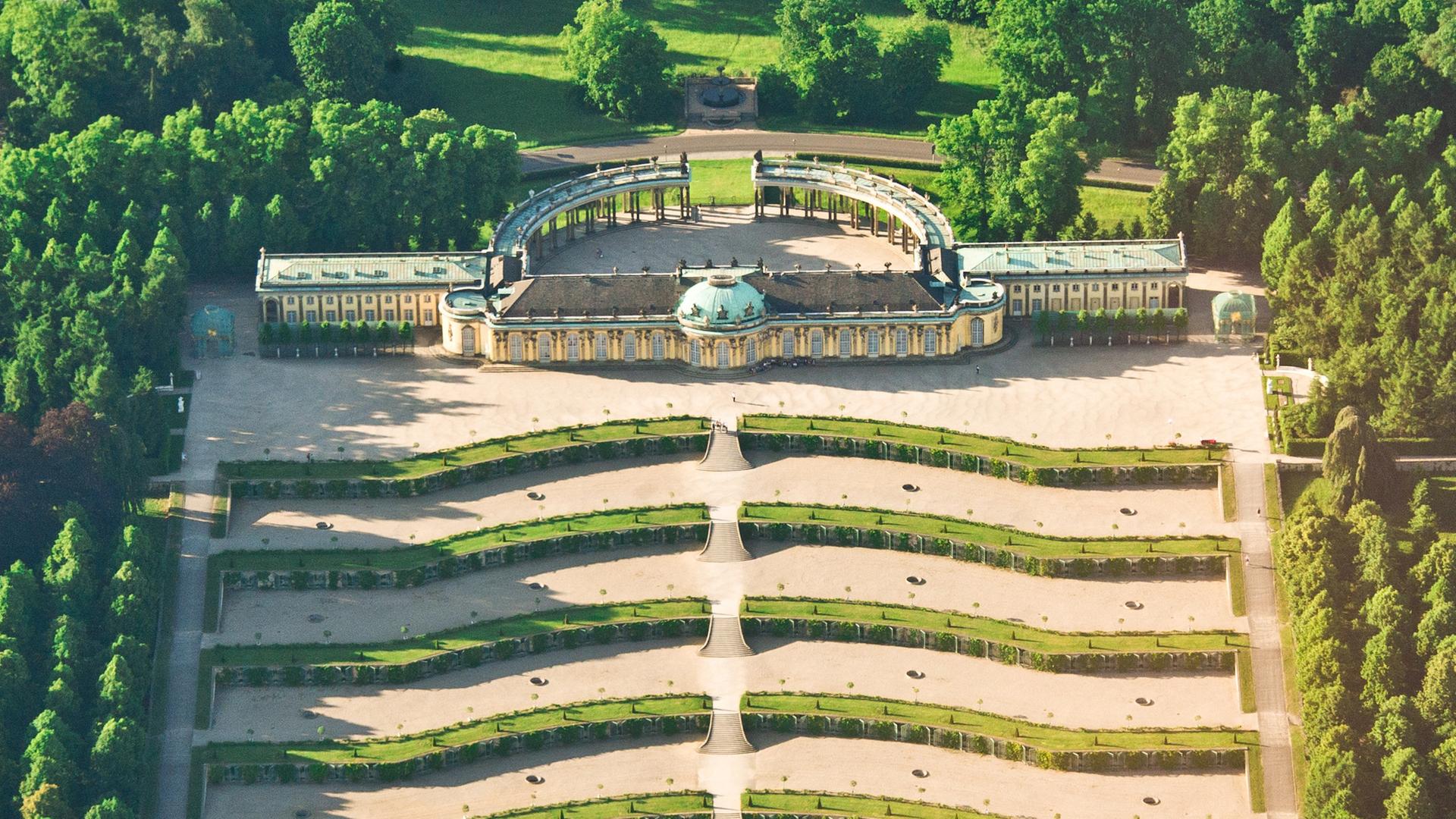 Luftaufnahme vom Potsdamer Schloss Sanssouci Luftaufnahme vom Potsdamer Schloss Sanssouci