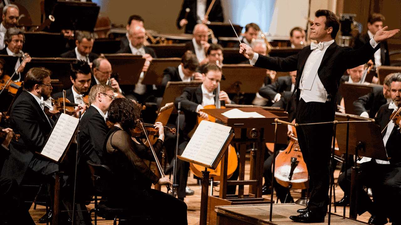 Jakub Hrůša leitet die Tschechische Philharmonie Jakub Hrůša leitet die Tschechische Philharmonie