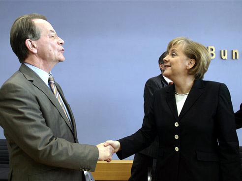 Hand drauf: Die CDU-Vorsitzende Angela Merkel und der SPD Vorsitzende Franz Müntefering Hand drauf: Die CDU-Vorsitzende Angela Merkel und der SPD Vorsitzende Franz Müntefering