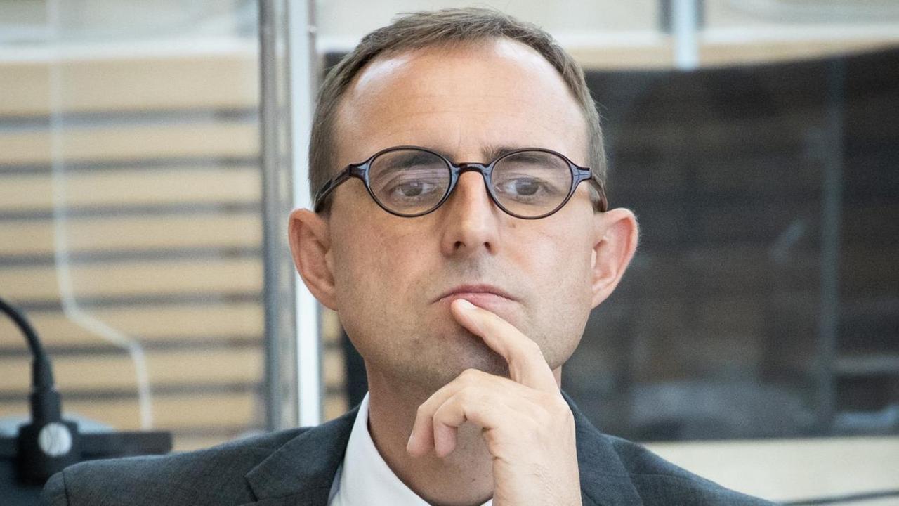 Dirk Schrödter (CDU) im Plenarsaal Dirk Schrödter (CDU) im Plenarsaal