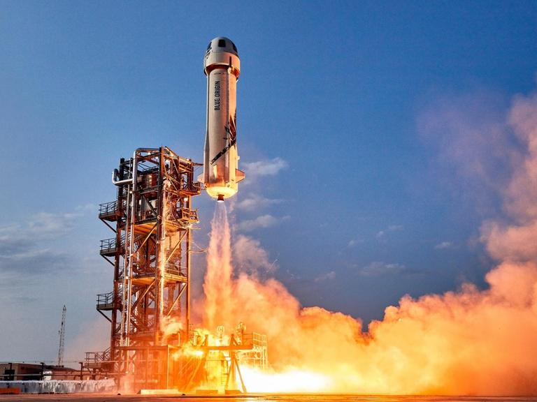 Der erste bemannte Flug der New Shepard startet am 20.7.2021 in Van Horn, Texas, USA.