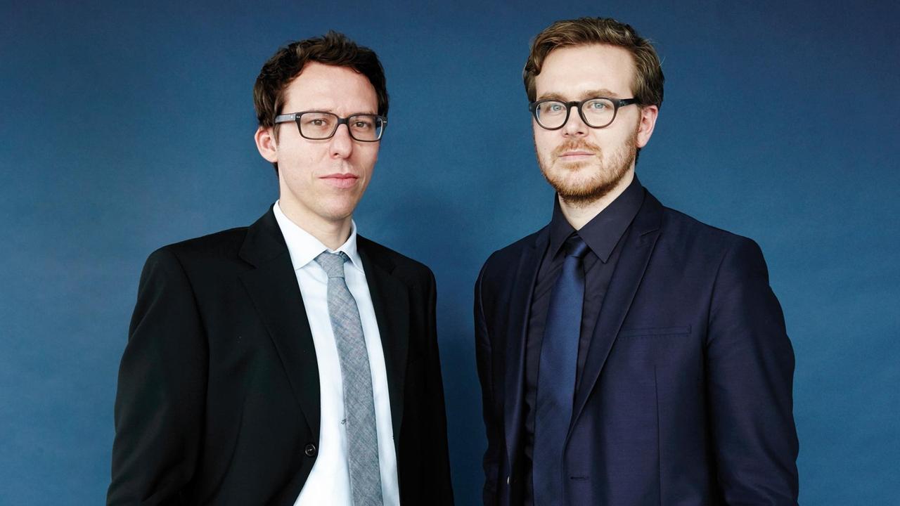 Das Foto vom 05.02.2016 zeigt die Journalisten Bastian Obermayer (l) und Frederik Obermaier. Das Foto vom 05.02.2016 zeigt die Journalisten Bastian Obermayer (l) und Frederik Obermaier.