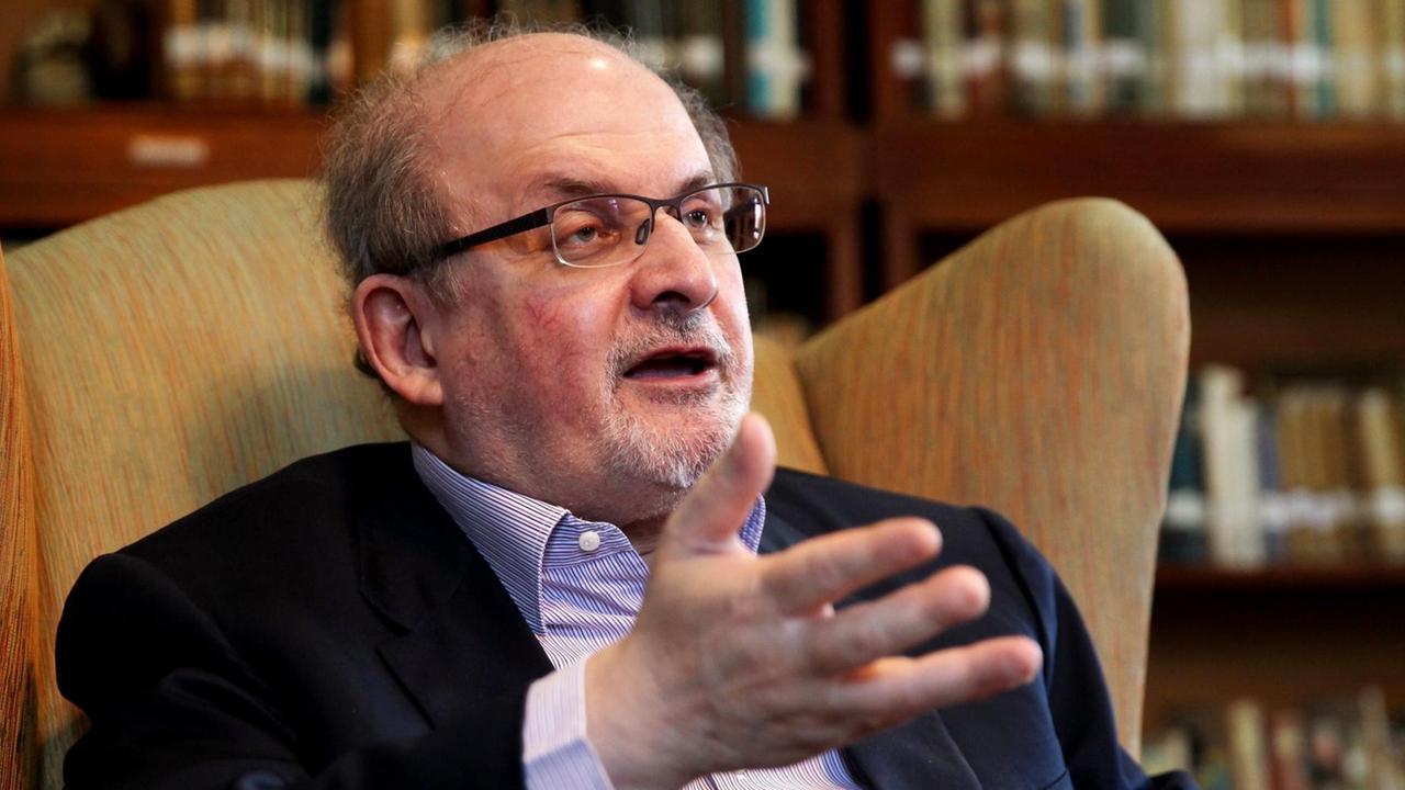 Messerangriff auf Schriftsteller - Rushdie-Attentat weltweit als Angriff auf Meinungsfreiheit verurteilt