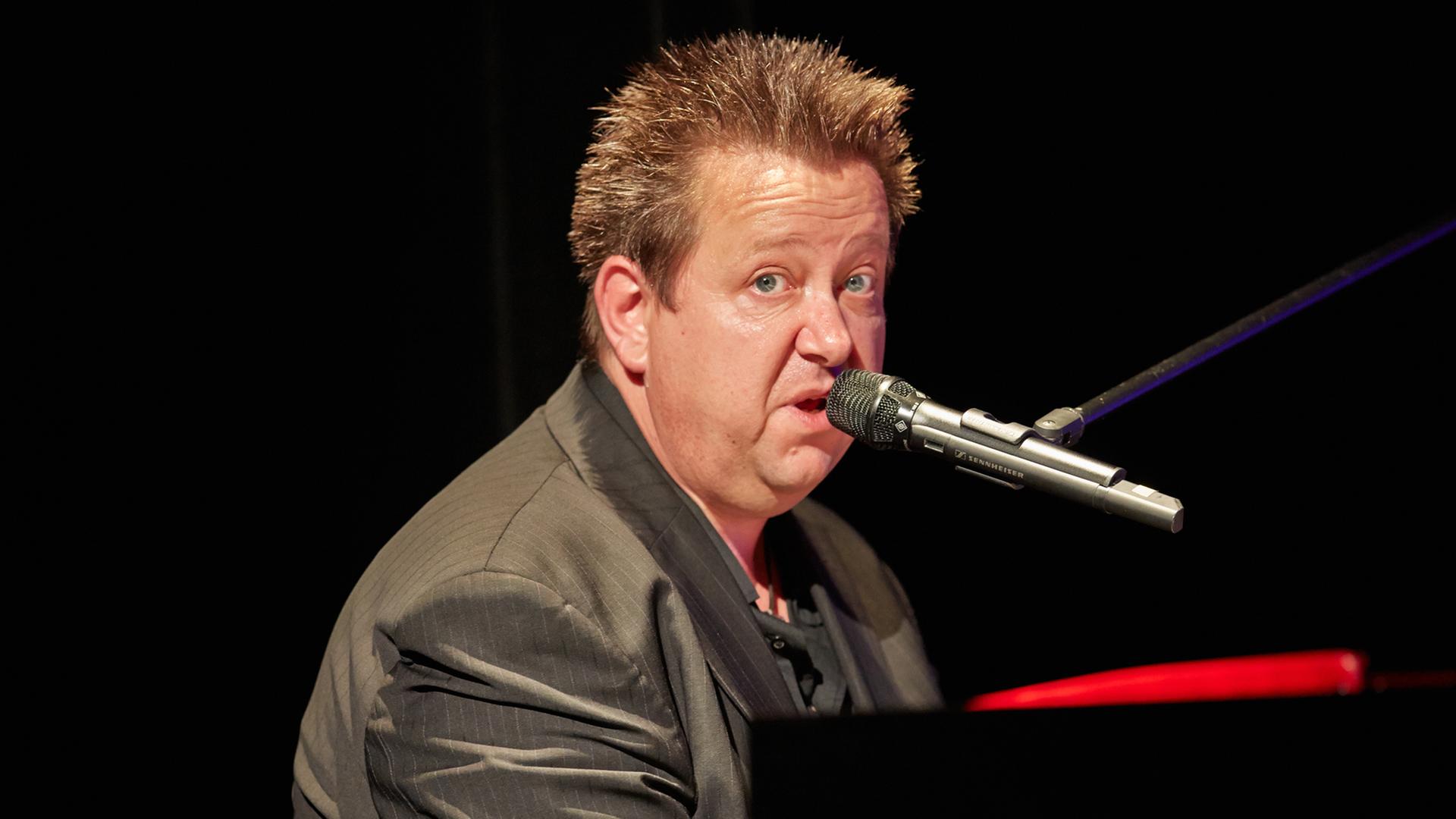 Der Musiker Sebastian Krumbiegel bei einem Konzert zu Ehren von Peter Maffay Der Musiker Sebastian Krumbiegel bei einem Konzert zu Ehren von Peter Maffay