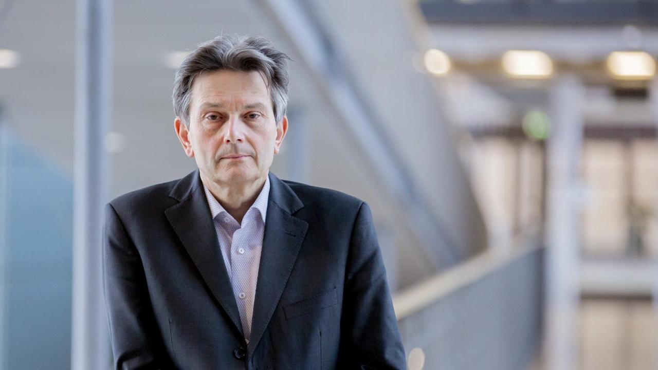 Rolf Mützenich, Vorsitzender der SPD-Bundestagsfraktion, bei einem Interviewtermin im Bundestag Rolf Mützenich, Vorsitzender der SPD-Bundestagsfraktion, bei einem Interviewtermin im Bundestag