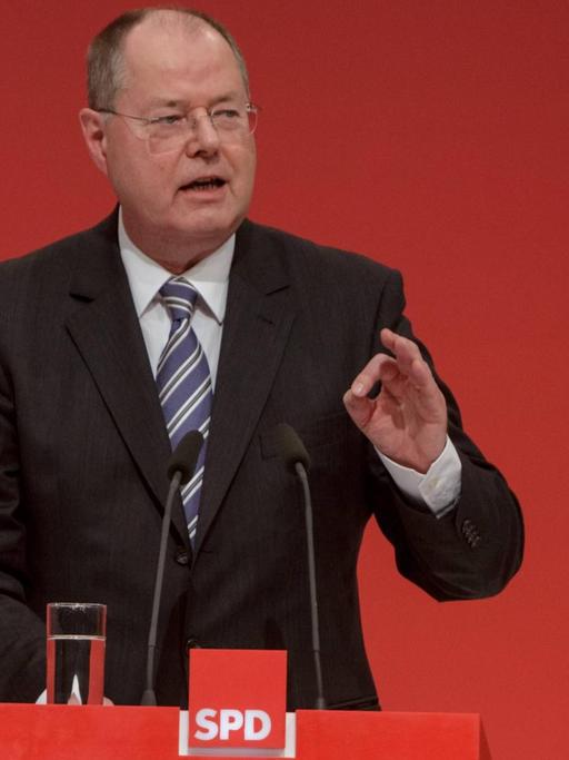 Der frühere Bundesfinanzminister Peer Steinbrück auf einem Bundesparteitag der SPD in Leipzig am 14.11.2013.