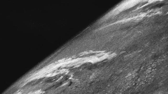 20170506a: Das erste Foto aus dem Weltraum, aufgenommen 1947 (White SandsAPL)