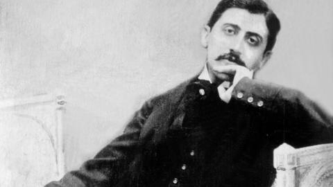 Porträt von Marcel Proust. Der schuf mit seinem Werk "Auf der Suche nach der verlorenen Zeit" ein monumentales Meisterwerk des Romans des 20. Jahrhunderts. 