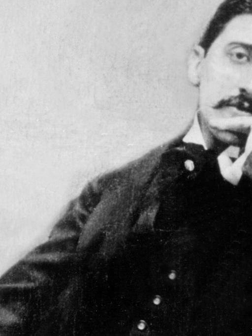 Porträt von Marcel Proust. Der schuf mit seinem Werk "Auf der Suche nach der verlorenen Zeit" ein monumentales Meisterwerk des Romans des 20. Jahrhunderts. 