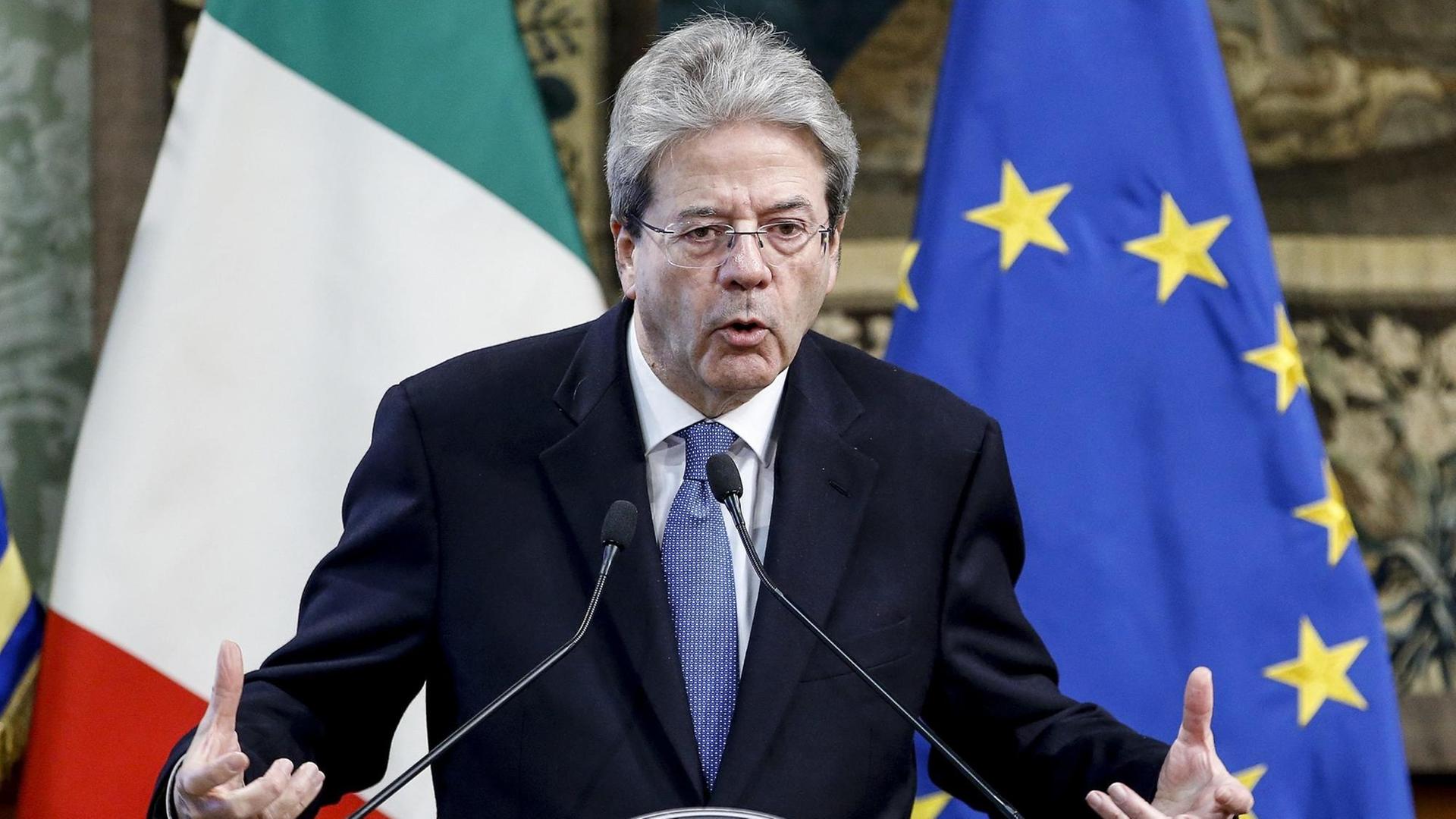©Fabio Frustaci / EIDON/MAXPPP ; 1264118 : (Fabio Frustaci / EIDON), 2018-02-20 Roma - DIS (Department of Security Information) - Annual report on information policy for security - Paolo Gentiloni Foto: Fabio Frustaci / Eidon/MAXPPP/dpa | ©Fabio Frustaci / EIDON/MAXPPP ; 1264118 : (Fabio Frustaci / EIDON), 2018-02-20 Roma - DIS (Department of Security Information) - Annual report on information policy for security - Paolo Gentiloni Foto: Fabio Frustaci / Eidon/MAXPPP/dpa |