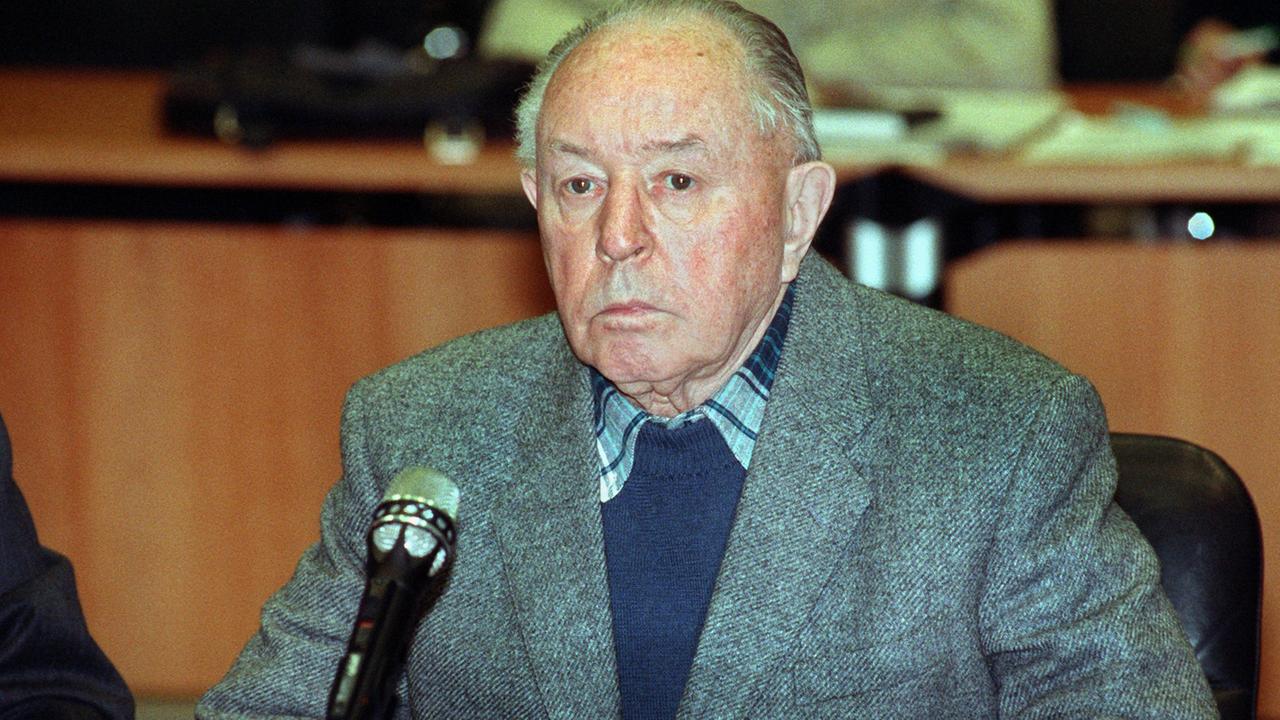 Der ehemalige Stasi-Chef Erich Mielke vor dem Schalck-Untersuchungsausschuss am 21.1.1993 in Berlin. Der ehemalige Stasi-Chef Erich Mielke vor dem Schalck-Untersuchungsausschuss am 21.1.1993 in Berlin.