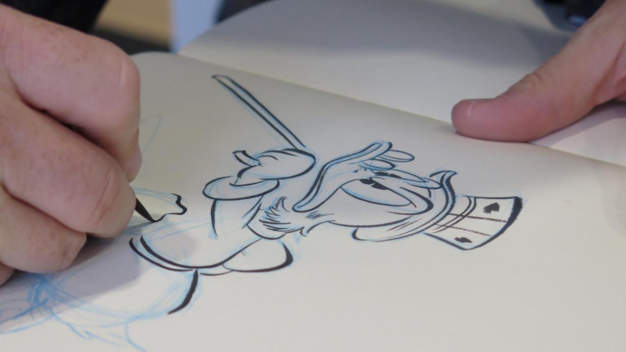 Ulrich Schröder zeichnet Dagobert Duck.