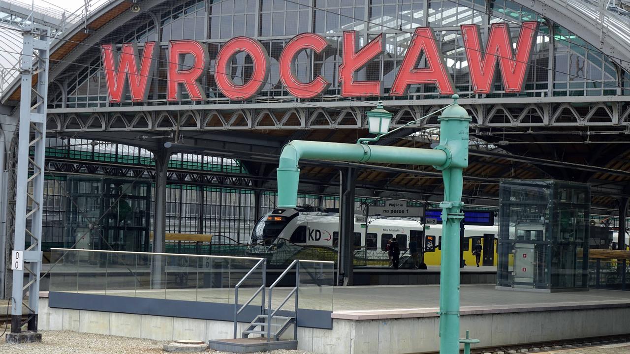 Der Bahnhof der Kulturhauptstadt Breslau. Der Bahnhof der Kulturhauptstadt Breslau.