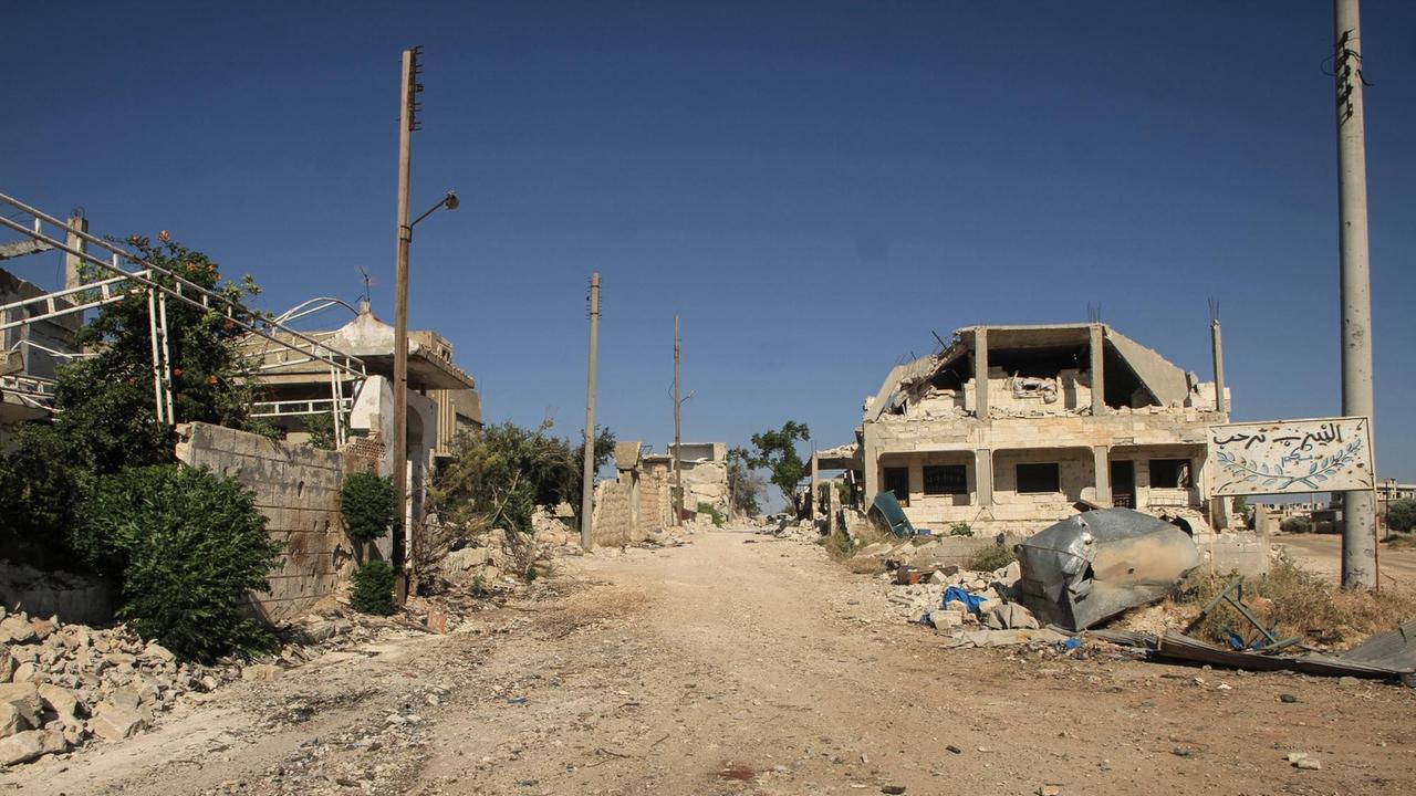 Einige Menschen kehren Ende Mai zu ihren zerstörten Häusern östlich von Idlib zurück.