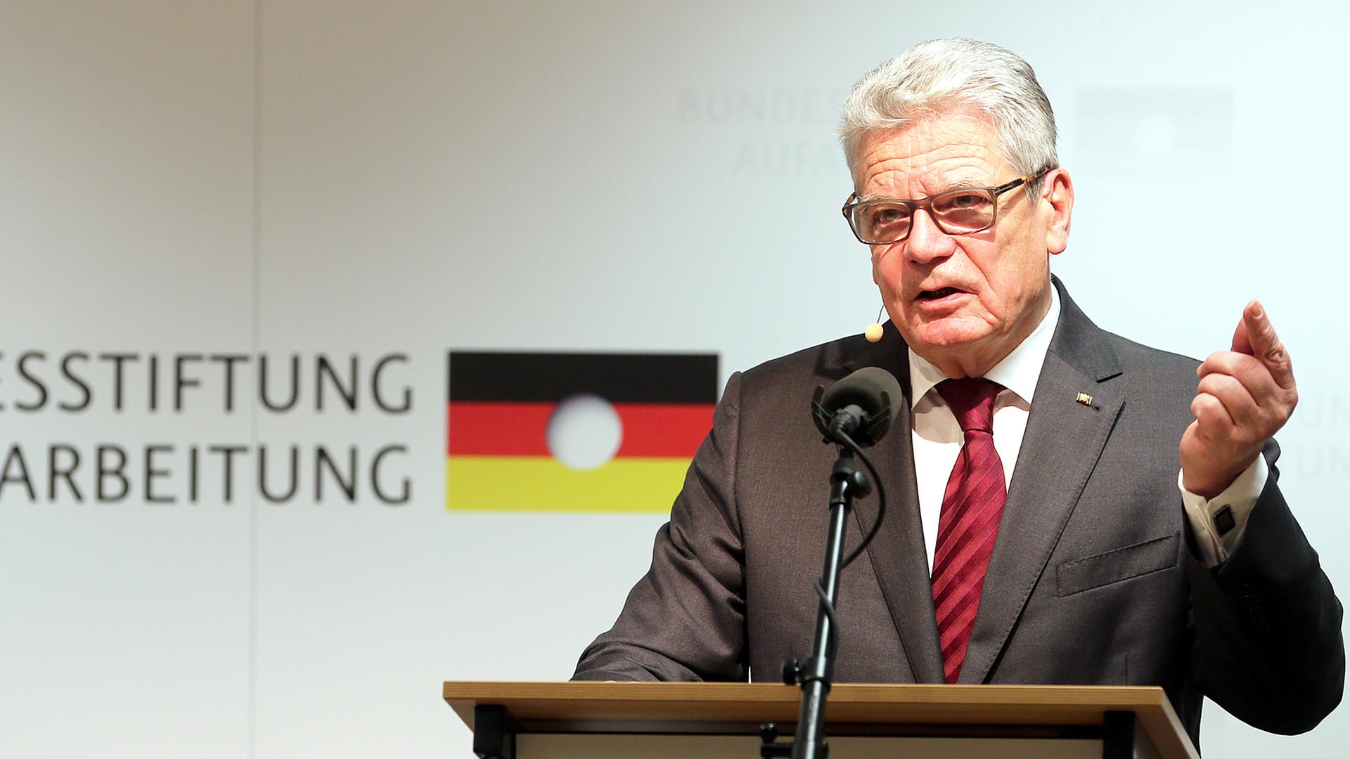 Bundespräsident Joachim Gauck spricht am 10.12.2014 in der Bundesstiftung zur Aufarbeitung der SED-Diktatur in Berlin. Bundespräsident Joachim Gauck spricht am 10.12.2014 in der Bundesstiftung zur Aufarbeitung der SED-Diktatur in Berlin.