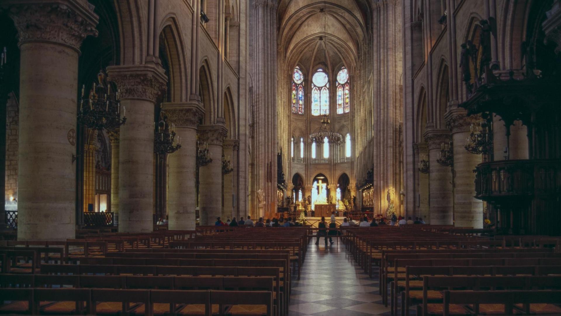 Das Kirchenschiff von Notre Dame de Paris. Das Kirchenschiff von Notre Dame de Paris.