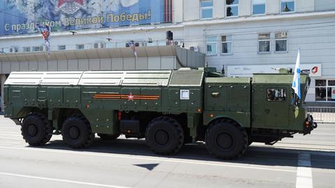 Zu sehen ist ein russischer Iskander-Raketenträger.