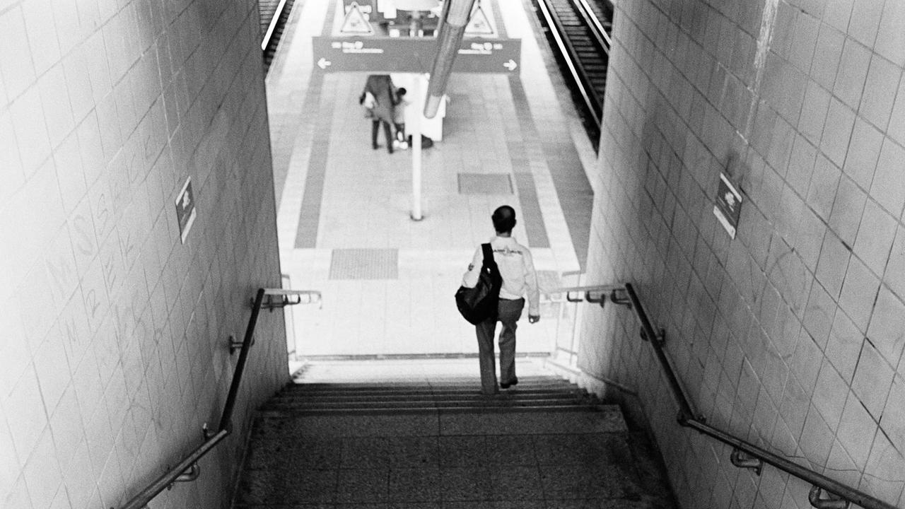Herr M. unterwegs in Berlin. Herr M. unterwegs in Berlin.
