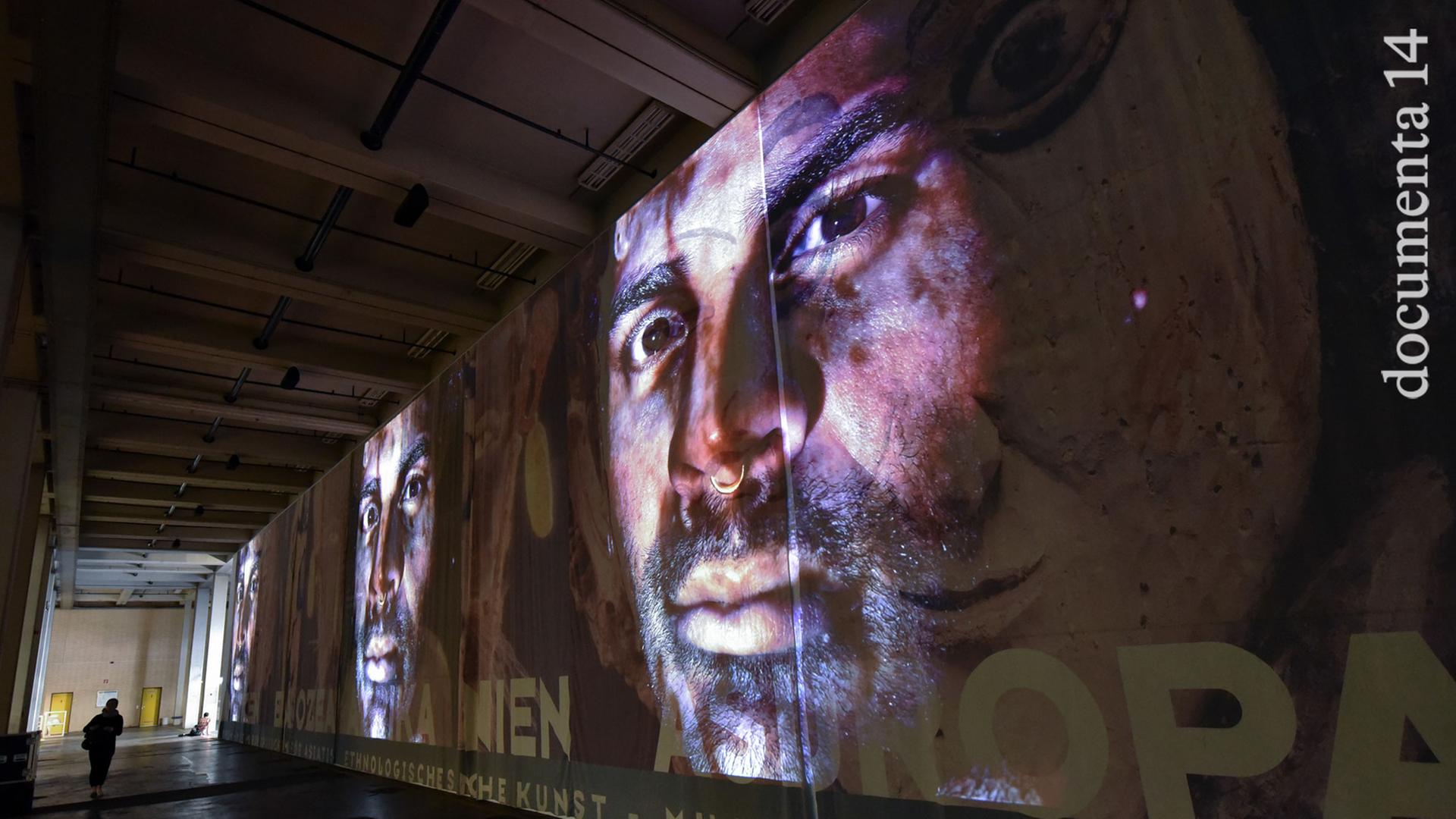 Blick auf die Installation "Atlas Fractured" des Künstlers Theo Eshetu auf der documenta 14 am 07.06.2017 in der Neuen Neuen Galerie in Kassel (Hessen). Blick auf die Installation "Atlas Fractured" des Künstlers Theo Eshetu auf der documenta 14 am 07.06.2017 in der Neuen Neuen Galerie in Kassel (Hessen).