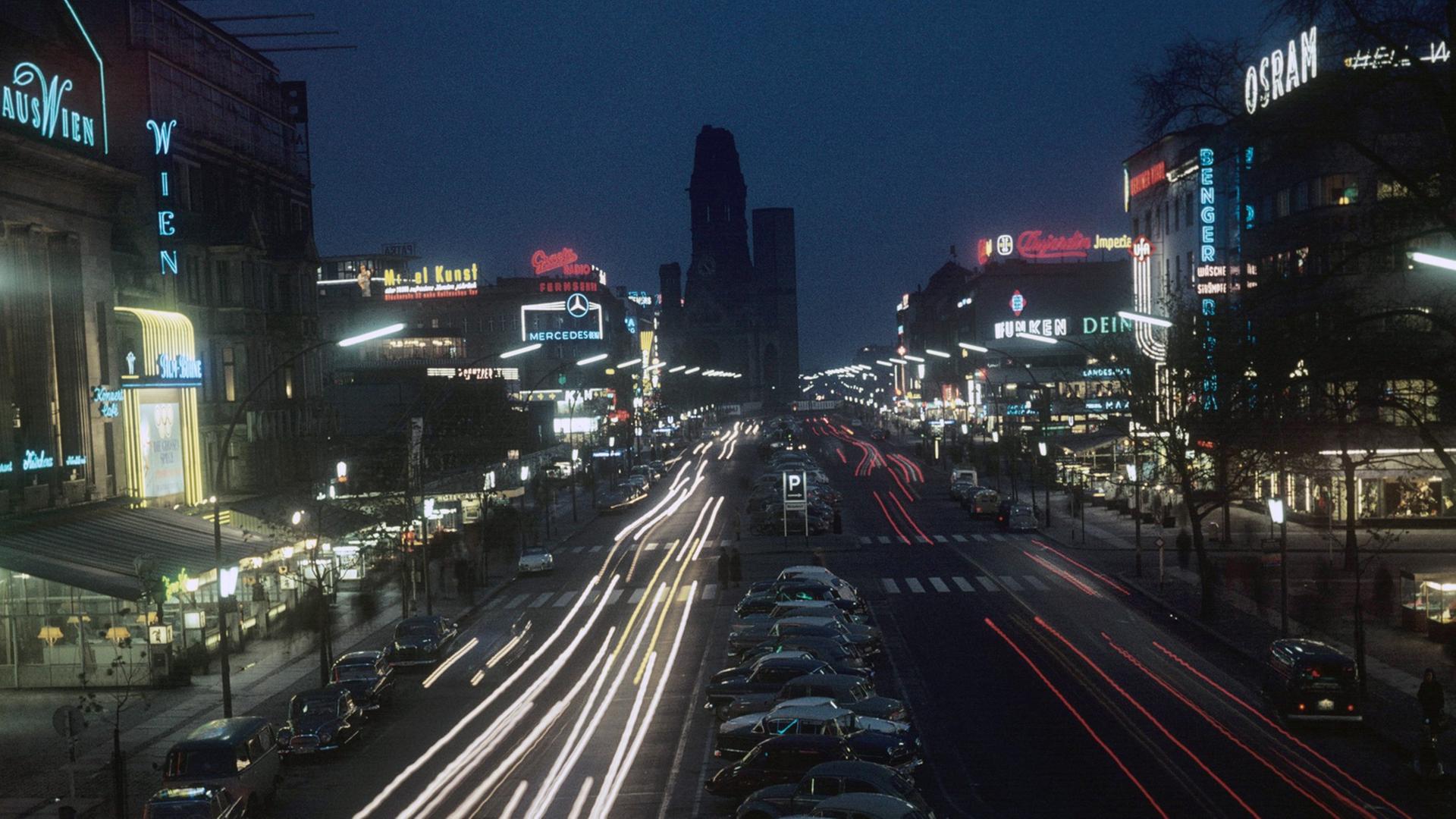 Der Kurfürstendamm bei Nacht. Der Kurfürstendamm bei Nacht.