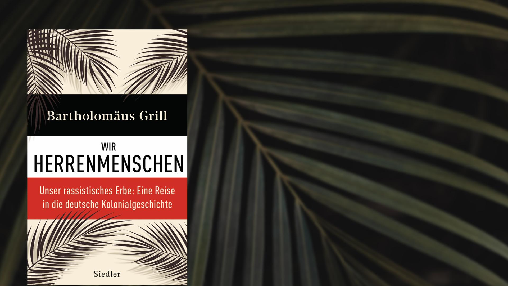 Im Vordergrund das Cover von Bartholomäus Grills "Wir Herrenmenschen", das mit Palmblättern illustriert ist, im Hintergrund ein Palmblatt vor dunkler Fläche.
