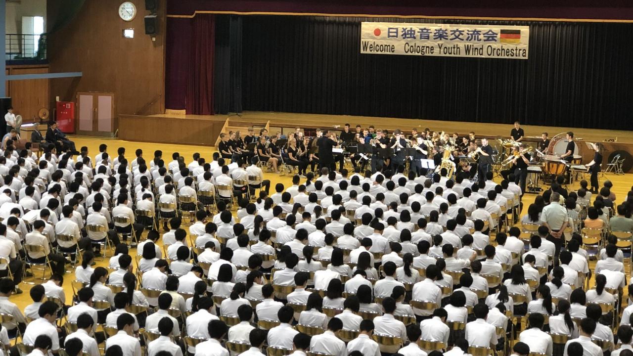 Symphonisches Jugendblasorchester der Rheinischen Musikschule Köln spielt vor Publikum in Japan Symphonisches Jugendblasorchester der Rheinischen Musikschule Köln spielt vor Publikum in Japan
