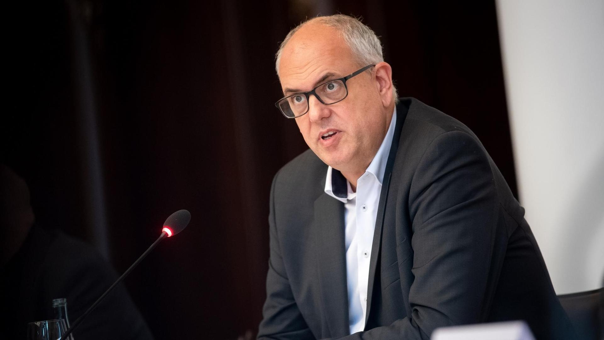 Andreas Bovenschulte (SPD), Bürgermeister von Bremen, bei einer Pressekonferenz Andreas Bovenschulte (SPD), Bürgermeister von Bremen, bei einer Pressekonferenz
