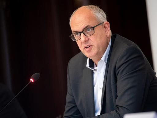 Andreas Bovenschulte (SPD), Bürgermeister von Bremen, bei einer Pressekonferenz