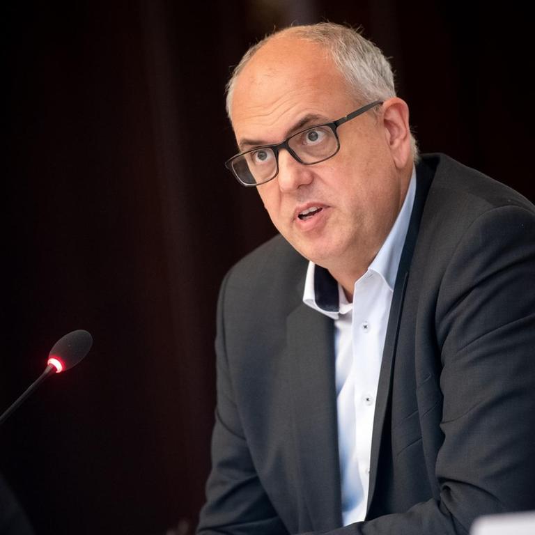 Andreas Bovenschulte (SPD), Bürgermeister von Bremen, bei einer Pressekonferenz