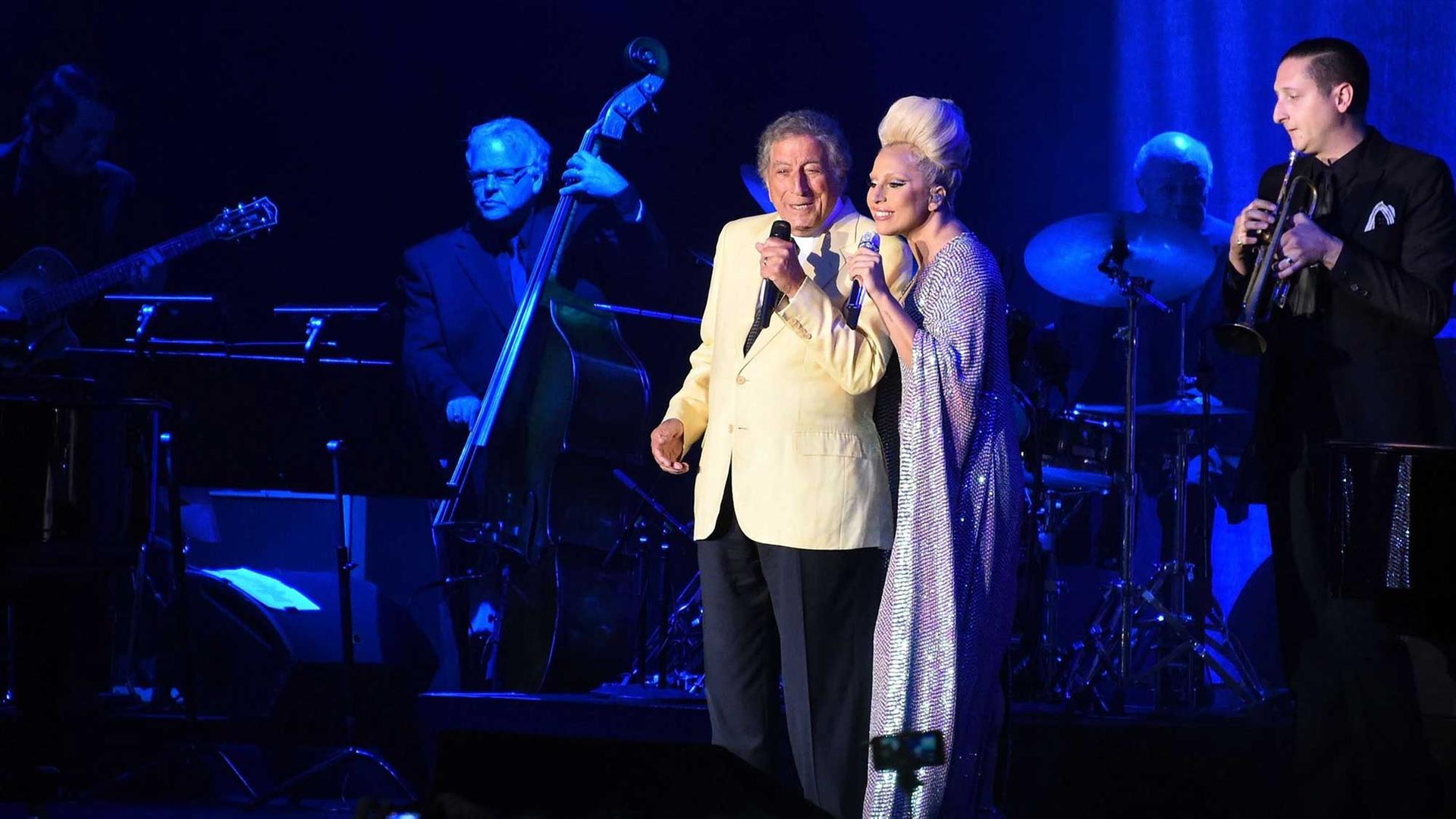 Jazzsänger Tony Bennett und Sängerin Lady Gaga beim Copenhagen Jazz Festival 2015 Jazzsänger Tony Bennett und Sängerin Lady Gaga beim Copenhagen Jazz Festival 2015