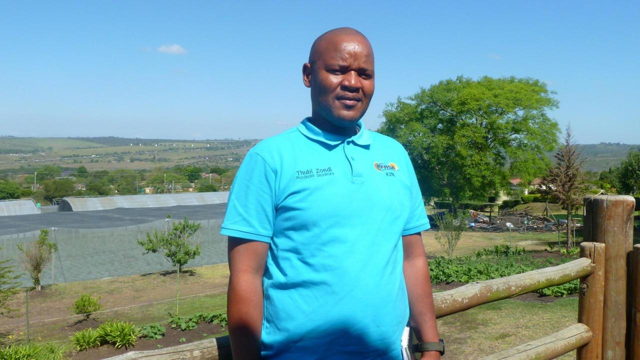 Thube Zondi. Farmer und Vorstandsmitglied der Vereinigung afrikanischer Farmer AFASA Thube Zondi. Farmer und Vorstandsmitglied der Vereinigung afrikanischer Farmer AFASA