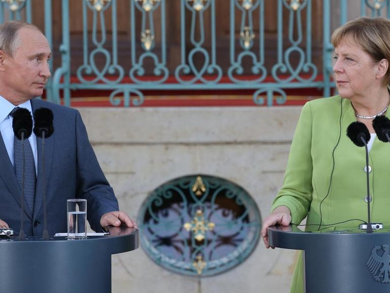 Der russische Präsident Vladimir Putin und Bundeskanzlerin Angela Merkel, 18. August 2018 in Gransee, Deutschland.