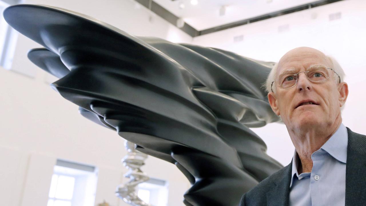 Bildhauer Tony Cragg bei einer Ausstellung im März 2016 in St. Petersburg. Bildhauer Tony Cragg bei einer Ausstellung im März 2016 in St. Petersburg.