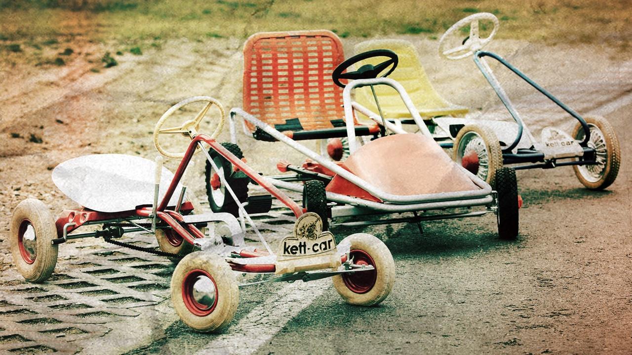 Das Bild zeigt drei Kettcars der Firma Kettler aus den 60er Jahren. Das Bild zeigt drei Kettcars der Firma Kettler aus den 60er Jahren.