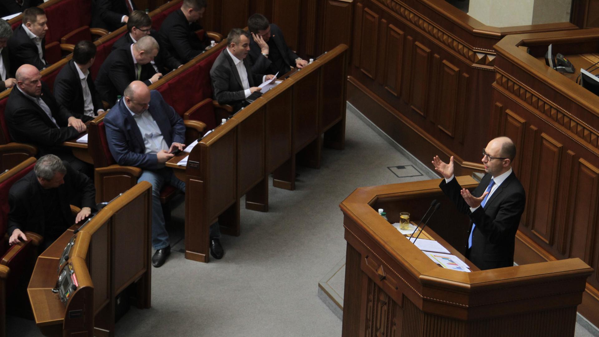 Regierungschef der Ukraine, Arseni Jazenjuk, spricht im Parlament Regierungschef der Ukraine, Arseni Jazenjuk, spricht im Parlament